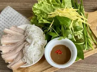 Hình ảnh Thịt heo cuốn mắm nêm
