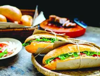 Hình ảnh Combo 2 ổ bánh mì Sài Gòn +  2 trà tranh hoặc quất 700 ml best seller