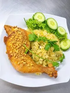 Hình ảnh Cơm gà xối mỡ