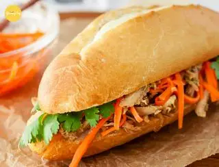 Hình ảnh Bánh Mì Gà Xé