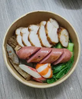 Hình ảnh Mì trộn heo xúc xích