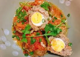 Hình ảnh Cơm Xíu Mại Bọc Trứng Cút Sốt Cà Chua