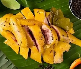 Hình ảnh Nửa con gà ủ muối hoa tiêu ( không đầu, chân) + Khay Chân Gà Rút Xương 500g