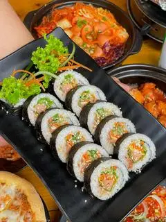 Hình ảnh Kimbap bò bulgogi 1 cuộn