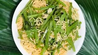 Hình ảnh Mì xào rau muống