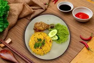 Hình ảnh Cơm Gà Đùi Tỏi  Mắm Tỏi