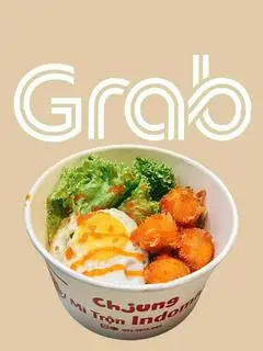 Hình ảnh Mì trộn indomie trứng - cá viên - hải sản mayo