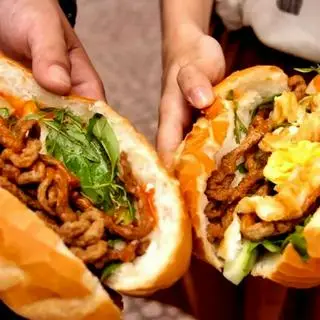Hình ảnh Bánh mì chả cá - ốp la