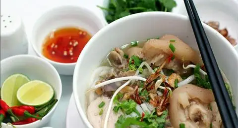 Hình ảnh Bánh Canh Giò Heo + Xương + Nấm Babi