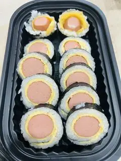 Hình ảnh Kimbap xúc xích siêu bự