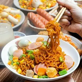 Hình ảnh mì indomie thêm 