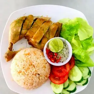 Hình ảnh Cơm gà luộc mềm muối tiêu chanh 