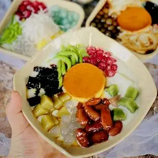 Hình ảnh Chè Thập Cẩm mix Caramel
