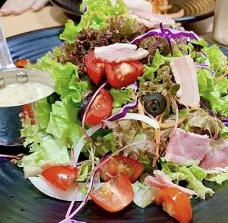 Hình ảnh Salad thịt hun khói sốt phô mai