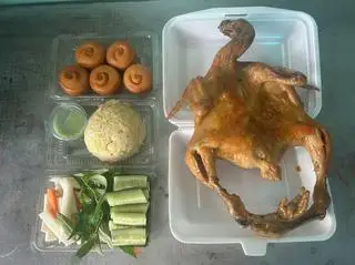Hình ảnh combo gà nướng mắm nhĩ - bánh bao chiên