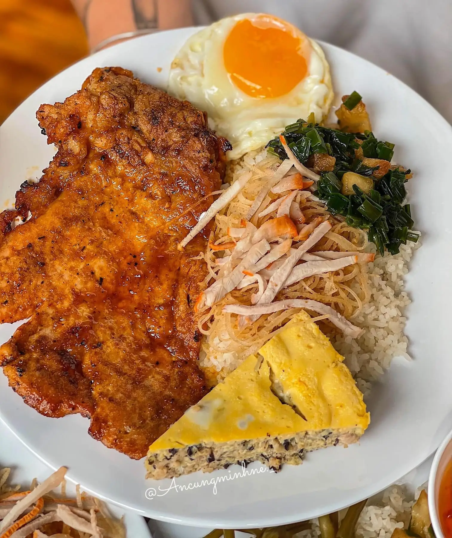 Hình ảnh sườn chả ốp la