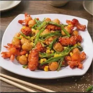 Hình ảnh Hủ Tiếu Mềm Xào Trứng Xúc Xích