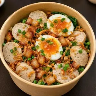 Hình ảnh Mì trộn bò viên - trứng 