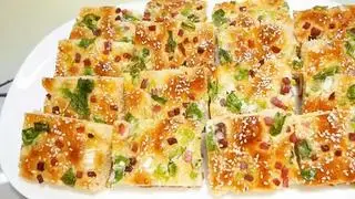 Hình ảnh Bánh mì phô mai hành mè khay bạc 