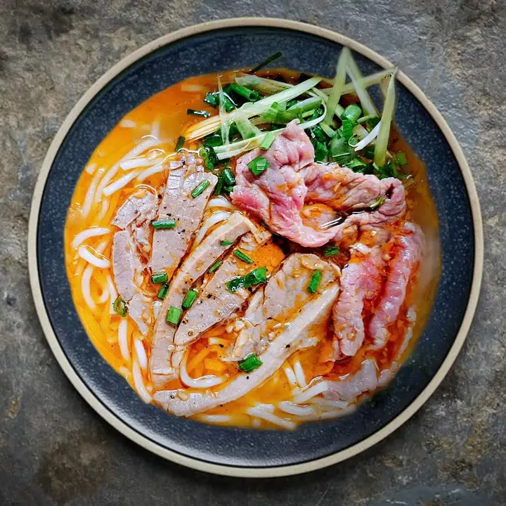 Hình ảnh Bún Bò Tái Nạm Gân