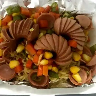 Hình ảnh Mì trộn xúc xích