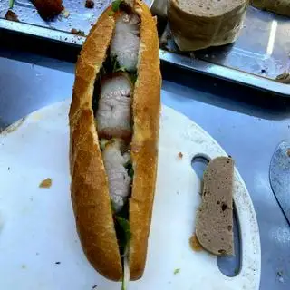 Hình ảnh Bánh mì thịt xíu