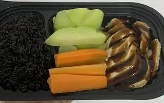 Hình ảnh Cơm Gạo Lứt Ức Gà (chọn sốt)