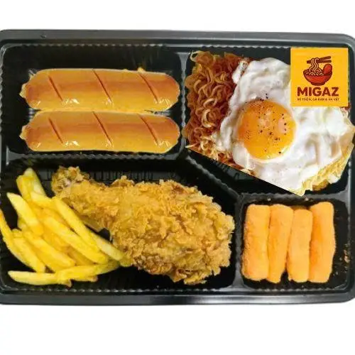 Hình ảnh Box 3 - mì trộn Indomie trứng - gà rán - khoai tây chiên - 2 xúc xích - bánh gạo lắc phô mai