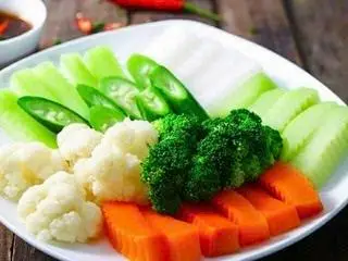 Hình ảnh Dĩa rau củ (bắp cải trắng + bông cải xanh + đậu bắp)