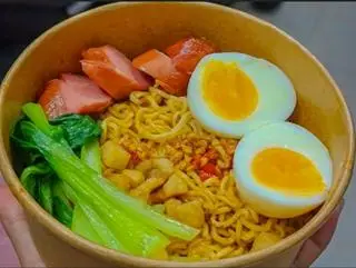 Hình ảnh MÌ TRỘN  CÁ VIÊN (TRỨNG OPLA)