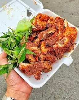 Hình ảnh Combo gà nướng mật ong - bánh bao chiên