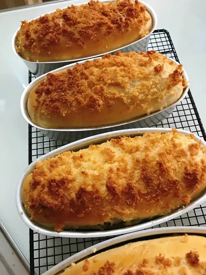 Hình ảnh Bánh mì nho sữa dừa