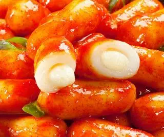 Hình ảnh Tokbokki nhân phô mai sốt cay