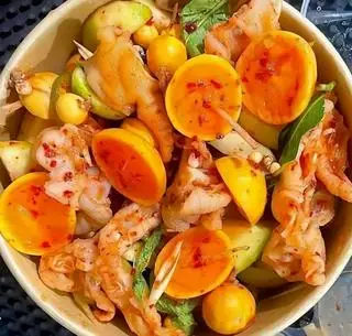 Hình ảnh Chân gà mix trứng non sốt thái size L
