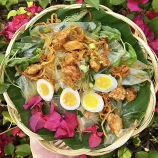 Hình ảnh Bánh tráng  trộn siêu  ngon đặc biệt+ tóp mỡ rim mắm  tỏi. 