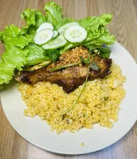 Hình ảnh cơm gà xối mỡ đùi tỏi
