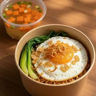 Hình ảnh Mì Trộn Trứng Ốp La
