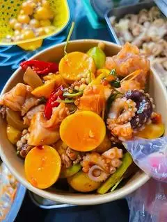 Hình ảnh trứng non mix râu bạch tuột sốt thái 