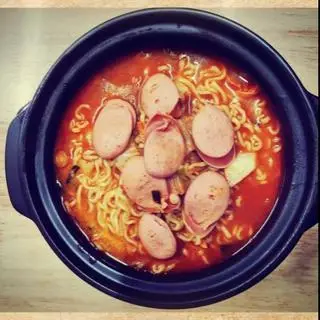 Hình ảnh Mì cay xúc xích
