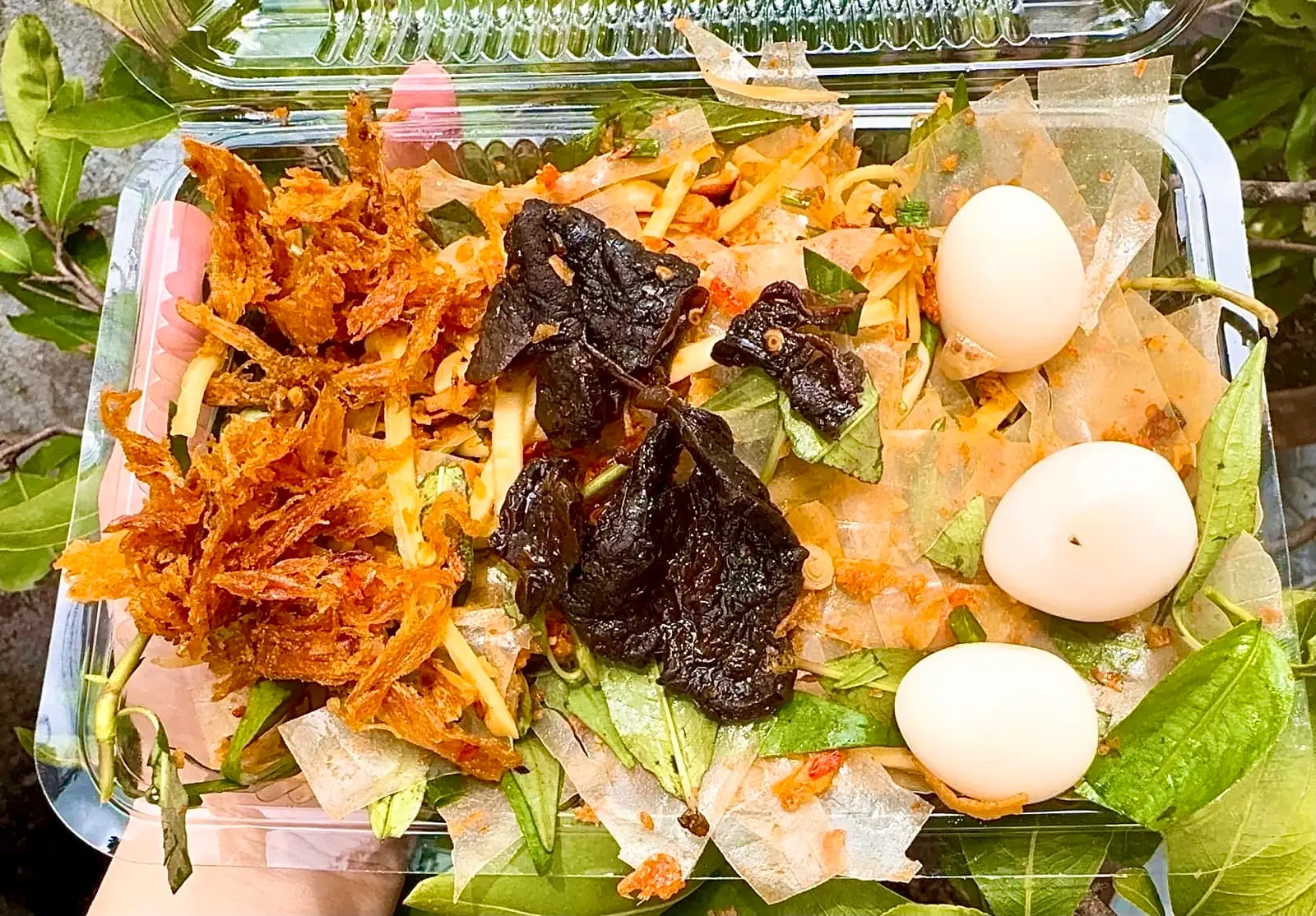 Hình ảnh Bánh tráng trộn sốt bò đặc biệt full topping