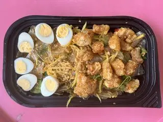 Hình ảnh Bánh tráng dẻo trộn mỡ hành, tóp mỡ
