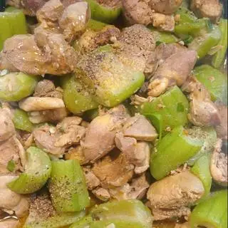 Hình ảnh Cơm mề gà xào mướp 