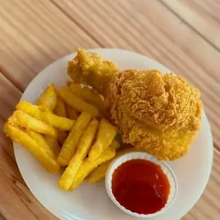 Hình ảnh Đùi gà tặng khoai 