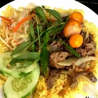 Hình ảnh Cơm gà lòng trứng non
