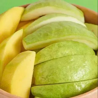 Hình ảnh Trái Cây Mix Xoài + Ổi (Tùy Mùa)