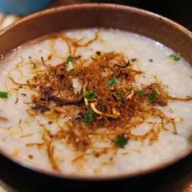Hình ảnh Cháo sườn sụn + ruốc nấm, quẩy