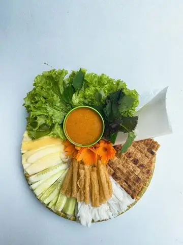 Hình ảnh combo 1 nem nướng Nha Trang suất lớn 1 trà olong