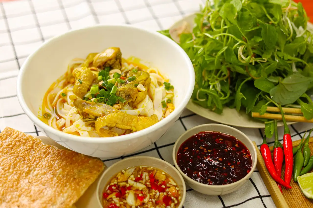 Hình ảnh Mì quảng gà ta