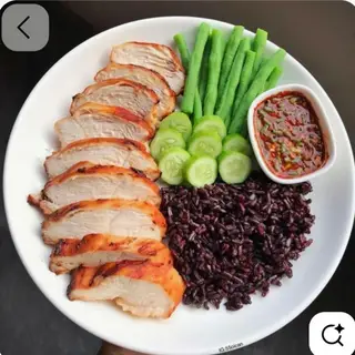 Hình ảnh cơm gạo lứt ức gà nướng sốt teriyaki +  rau theo mùa( ít calo 