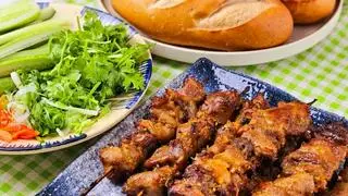Hình ảnh bánh mì thịt xiên nướng